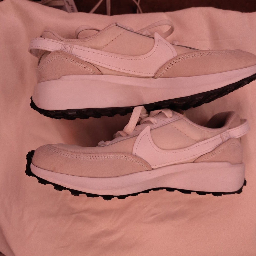 Nike White Cream Sneakers Classic Silhouette